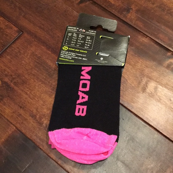 Save our Soles - pink, black athletic socks cycle - Picture 3 of 5